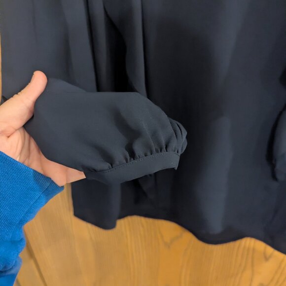 Banana Republic Navy V Neck Ruffle Blouse-Size Small - Picture 3 of 5